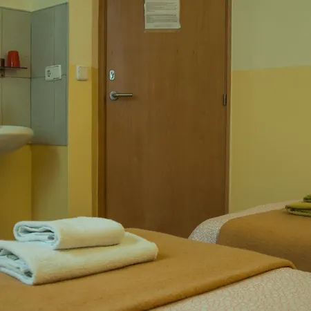 亚特兰大旅馆 *